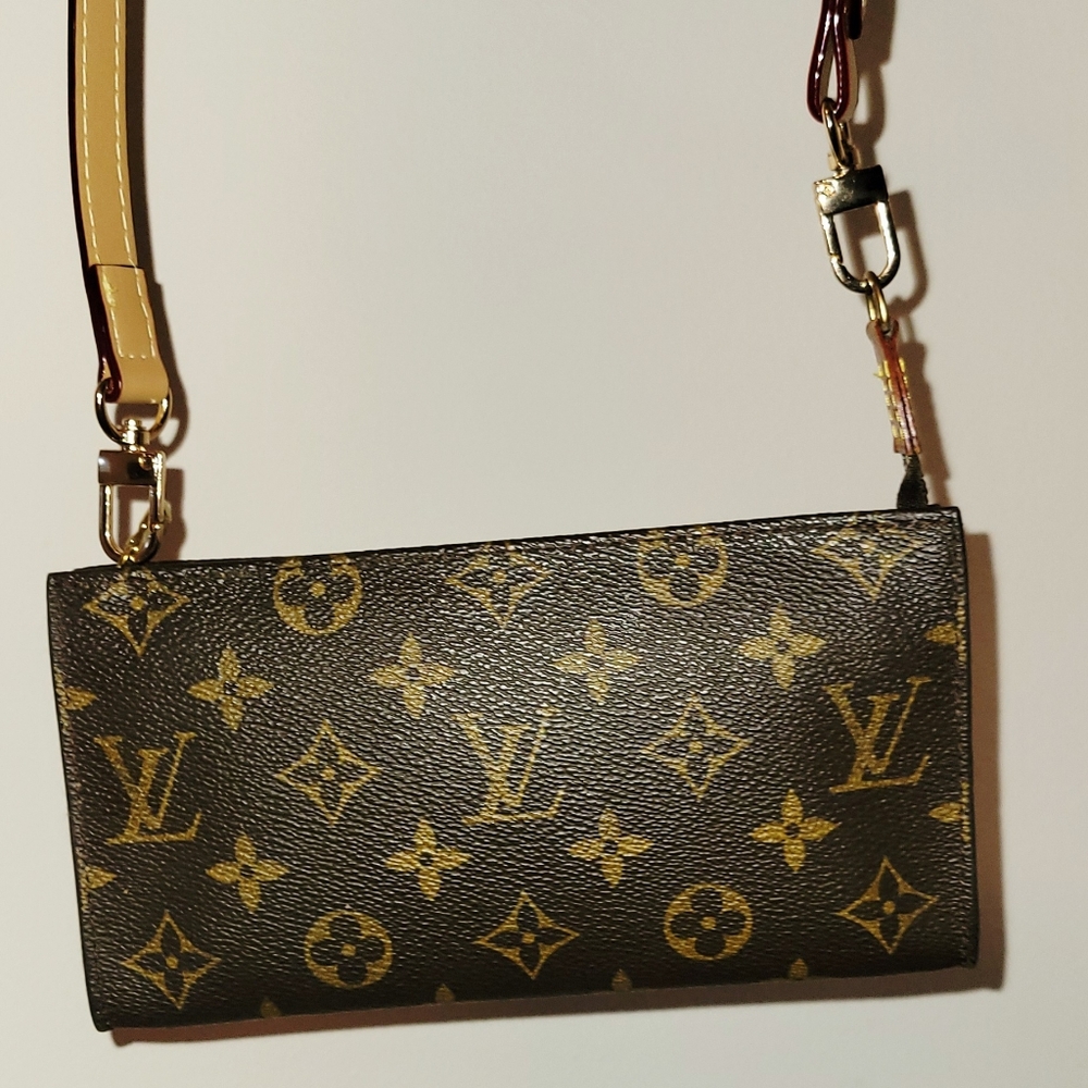 Louis Vuitton Black and Gold Monogram Pouch. - Picture 4 of 9